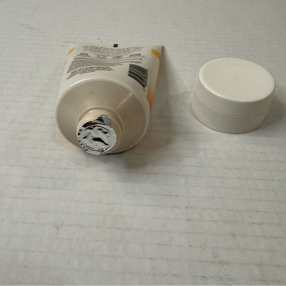 Burt's Bees Deep Cleansing Pore Scrub with Peach and Willow Bark, 4 Ounces - Picture 3 of 4